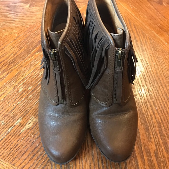 Pretty Wild & Fringy Brown Leather Boots! - Picture 8 of 16